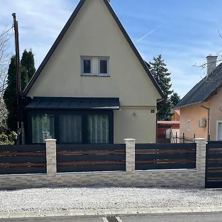 Gombi Nyaralo Dom wakacyjny